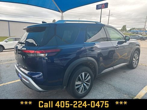 Used 2025 Nissan Pathfinder SL AWD/4WD image 34