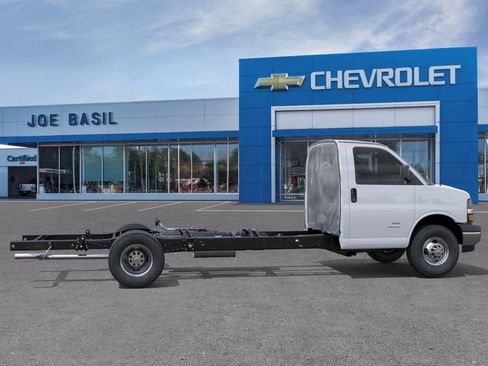 New 2026 Chevrolet Express 3500 w/ Power Convenience Package RWD image 5