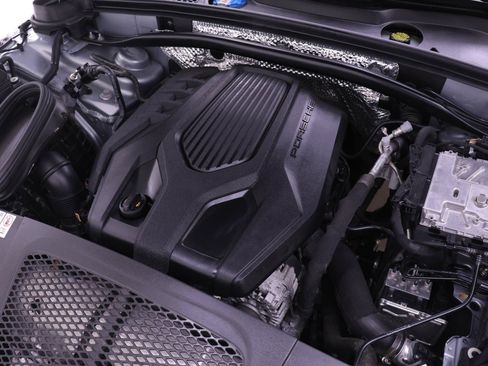 Certified 2024 Porsche Macan AWD/4WD image 25