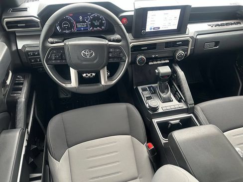 Used 2025 Toyota Tacoma TRD Sport AWD/4WD image 23