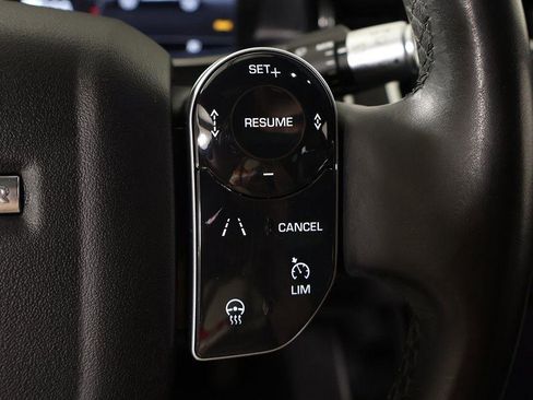 Used 2020 Land Rover Range Rover Evoque SE image 45