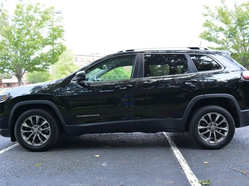 Used 2020 Jeep Cherokee Latitude Plus w/ Comfort/Convenience Group FWD image 8
