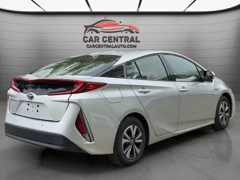 Used 2018 Toyota Prius Prime Advanced FWD image 5