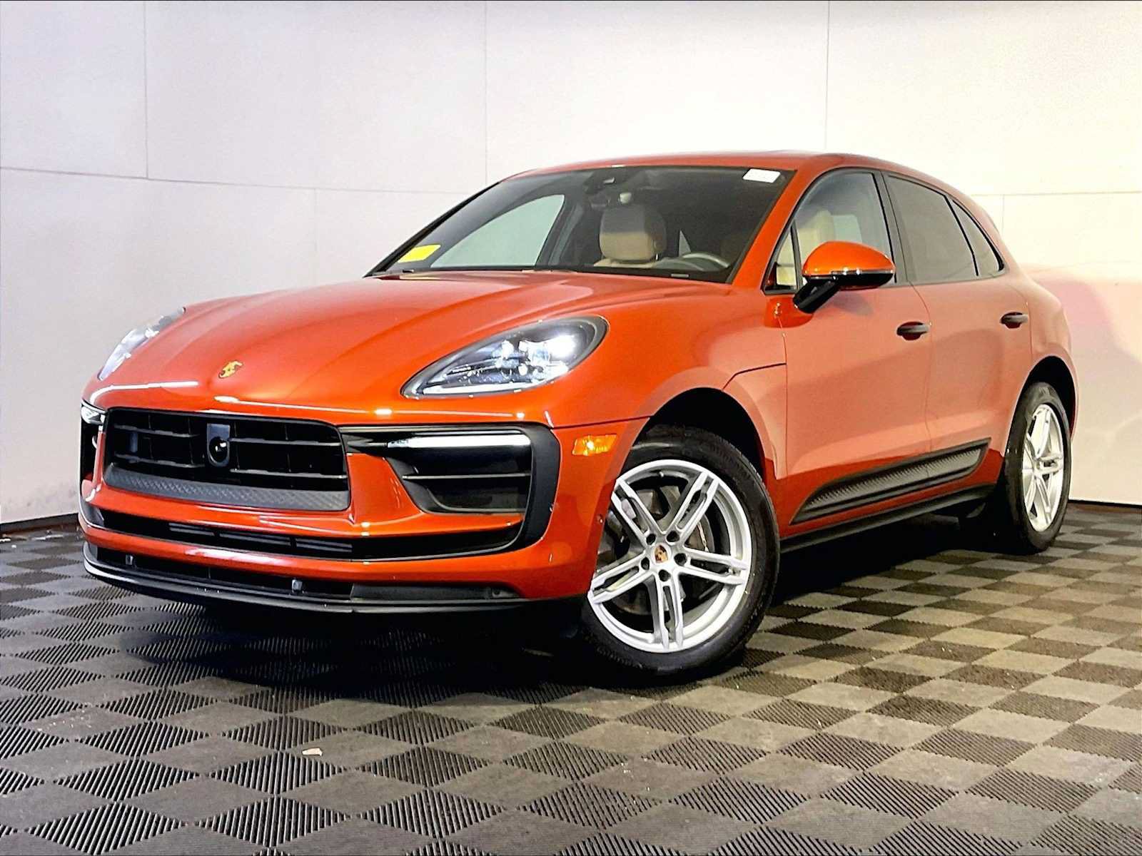 Certified 2023 Porsche Macan AWD/4WD image 1