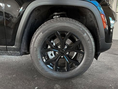 New 2025 Jeep Grand Cherokee Altitude AWD/4WD image 6