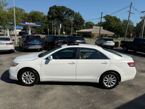 Used 2011 Toyota Camry XLE w/ XLE Extra-Value Pkg #2 FWD image 2