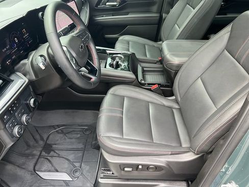 Used 2025 Chevrolet Suburban RST w/ RST Capability Package AWD/4WD image 11