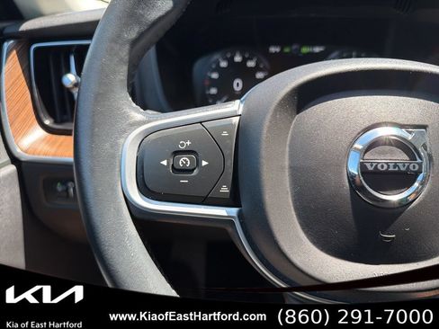 Used 2021 Volvo XC60 T5 Momentum AWD/4WD image 33