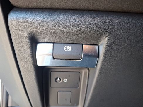 Used 2023 Land Rover Defender 110 X-Dynamic SE image 25