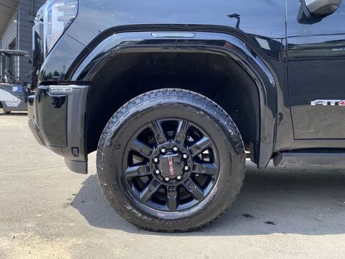 Used 2024 GMC Sierra 2500 AT4 w/ AT4 Premium Plus Package AWD/4WD image 11