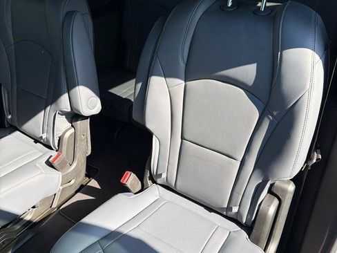 Used 2023 Buick Enclave Essence AWD/4WD image 26