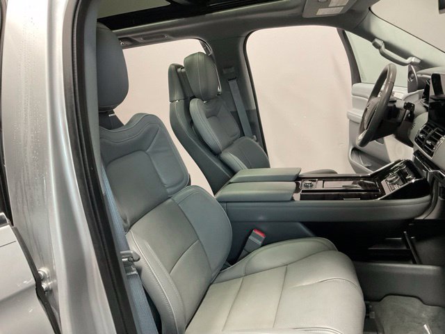Used 2019 Lincoln Navigator Reserve AWD/4WD image 25