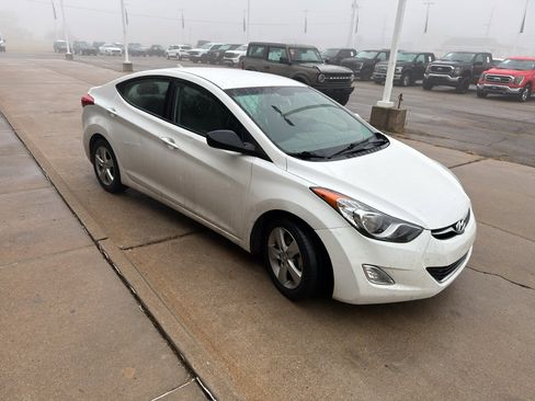Used 2013 Hyundai Elantra GLS w/ Preferred Pkg image 3