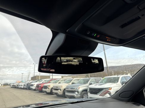 Used 2024 GMC Yukon XL Denali AWD/4WD image 25