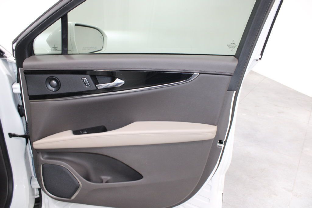 Used 2023 Lincoln Nautilus Reserve w/ Equipment Group 201A FWD image 23