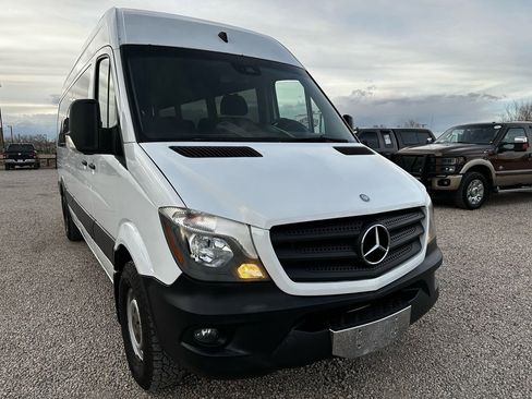 Used 2014 Mercedes-Benz Sprinter 2500 image 2