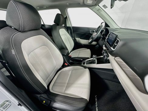 Used 2024 Hyundai Venue SEL FWD image 26