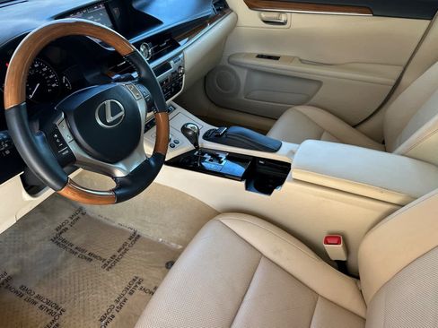Used 2014 Lexus ES 300h w/ Luxury Package w/Bamboo Trim FWD image 11