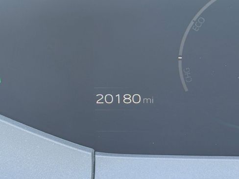 Used 2025 Toyota Prius LE image 40