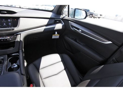Used 2023 Cadillac XT5 Luxury FWD image 10