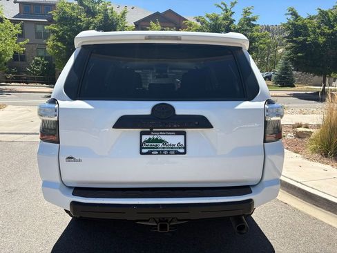 Used 2018 Toyota 4Runner TRD Off-Road AWD/4WD image 7