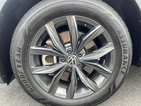 Used 2024 Volkswagen Tiguan SE AWD/4WD image 27