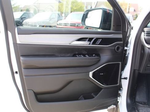 New 2026 Jeep Grand Wagoneer Limited AWD/4WD image 9