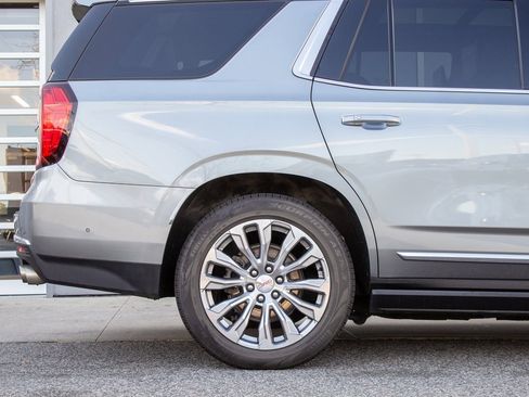 Used 2023 GMC Yukon Denali w/ Denali Reserve Package image 6