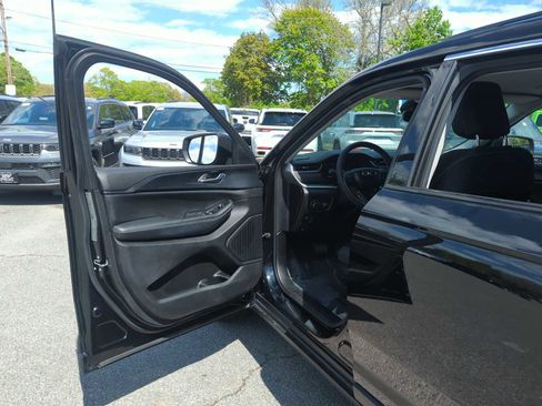 Used 2023 Jeep Grand Cherokee L Laredo AWD/4WD image 11