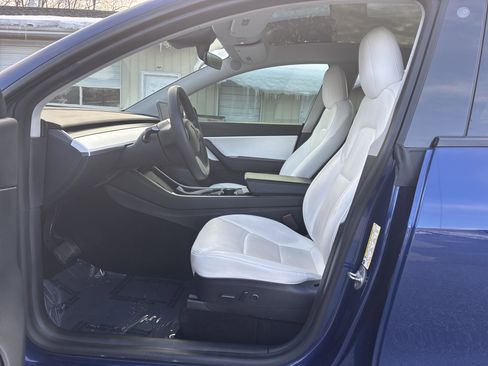 Used 2021 Tesla Model Y Long Range image 15