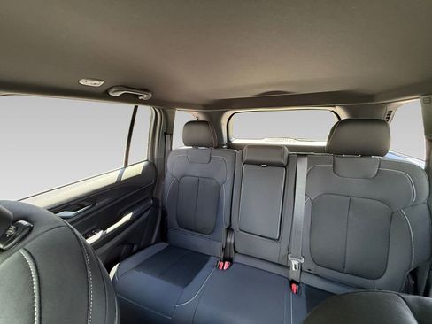 New 2025 Jeep Grand Cherokee Laredo image 17