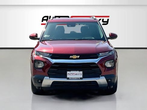 Used 2023 Chevrolet TrailBlazer LT FWD image 2