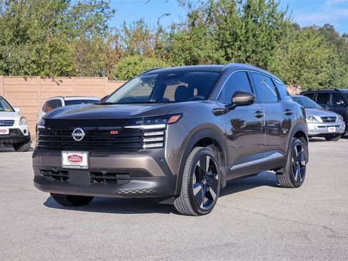 Used 2025 Nissan Kicks SR image 7