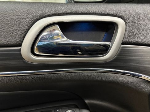 Used 2021 Jeep Grand Cherokee Limited w/ Premium Lighting Group image 12