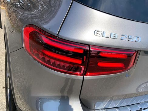 New 2026 Mercedes-Benz GLB 250 4MATIC image 18