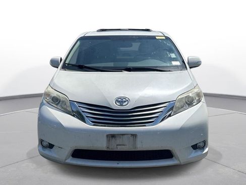 Used 2013 Toyota Sienna Limited w/ Premium Pkg FWD image 3