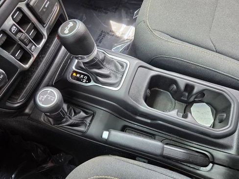 Used 2025 Jeep Wrangler Unlimited Sahara AWD/4WD image 28
