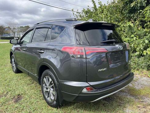 Used 2018 Toyota RAV4 XLE image 5