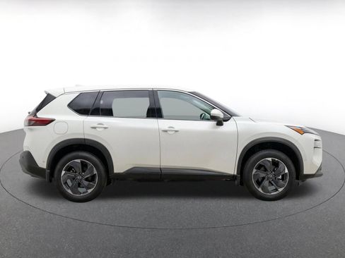 Used 2025 Nissan Rogue SV FWD image 11
