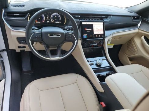 New 2025 Jeep Grand Cherokee Limited image 6