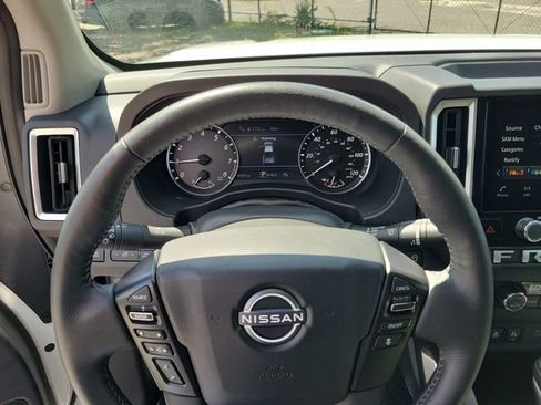 Used 2025 Nissan Frontier SV w/ SV Convenience Package RWD image 12