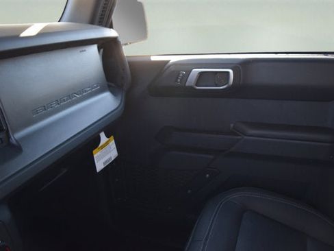 New 2025 Ford Bronco Badlands image 11