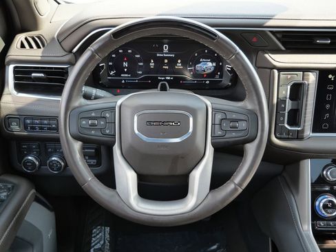Used 2024 GMC Yukon Denali w/ Denali Reserve Package image 33