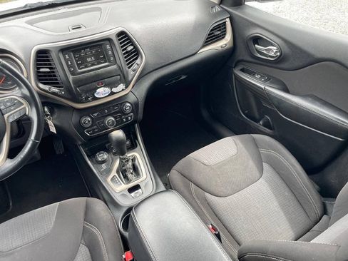 Used 2015 Jeep Cherokee Latitude AWD/4WD image 15