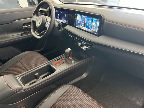 New 2026 Nissan Kicks SR w/ SR Premium Package FWD image 15
