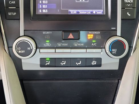 Used 2014 Toyota Camry LE FWD image 13
