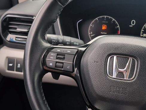 Used 2025 Honda Pilot Touring image 19