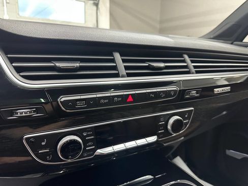 Used 2017 Audi Q7 3.0T Prestige AWD/4WD image 19