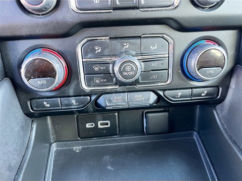 Used 2022 Chevrolet Suburban RST w/ Luxury Package image 20