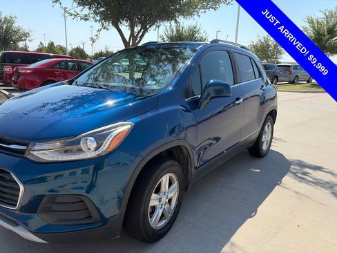 Used 2019 Chevrolet Trax LT w/ LT Convenience Package AWD/4WD image 1